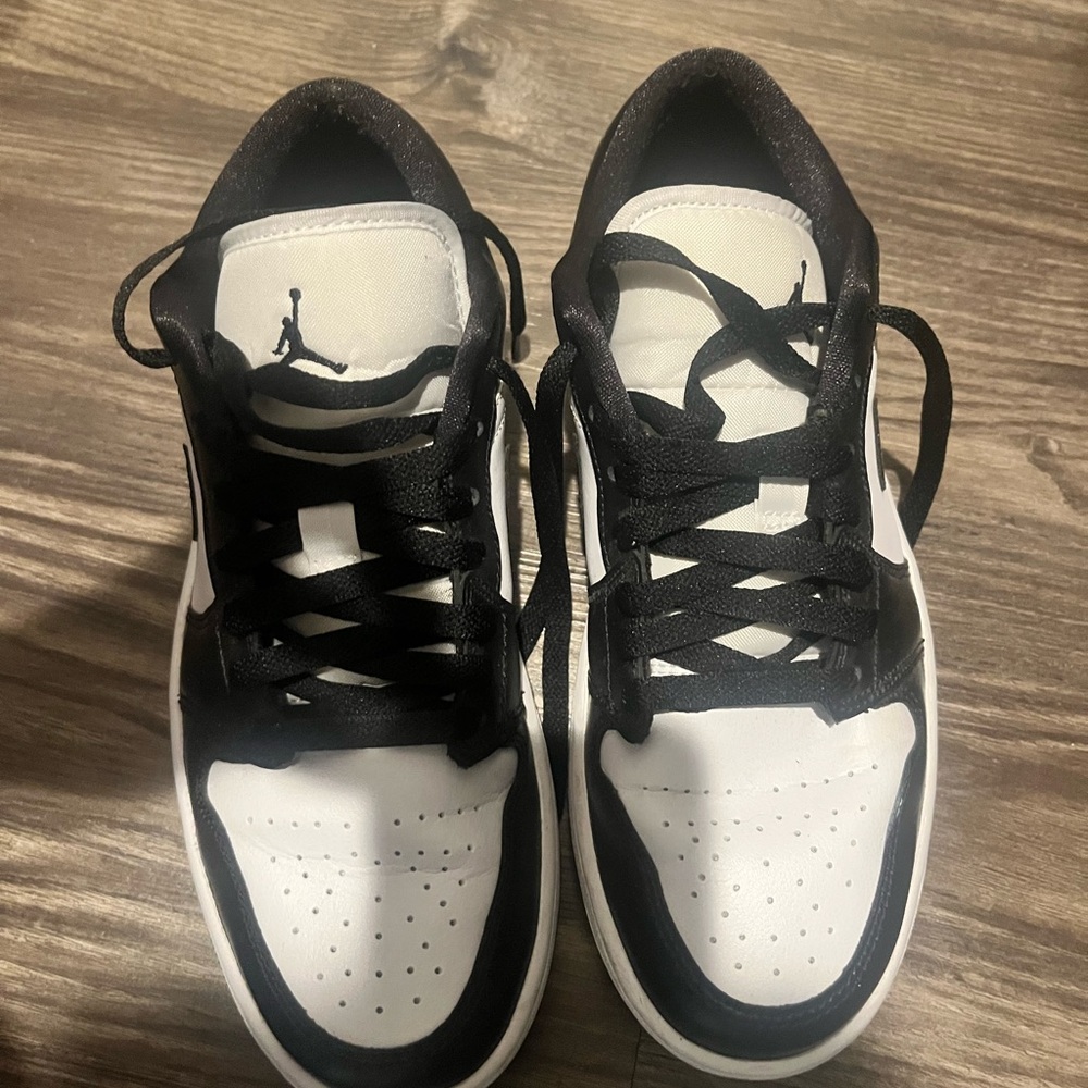 Jordan Black and White Athletic Shoes Classic Design
